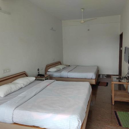 Sabari Residency Hotel Vālpārai Eksteriør billede