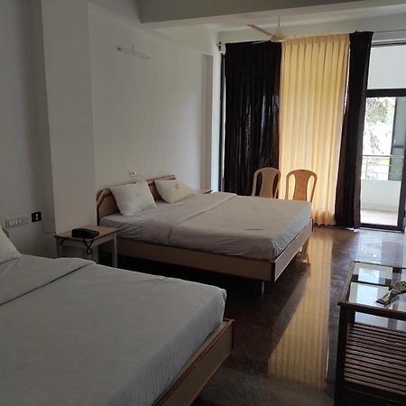 Sabari Residency Hotel Vālpārai Eksteriør billede