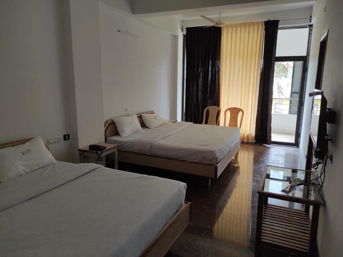 Sabari Residency Hotel Vālpārai Eksteriør billede