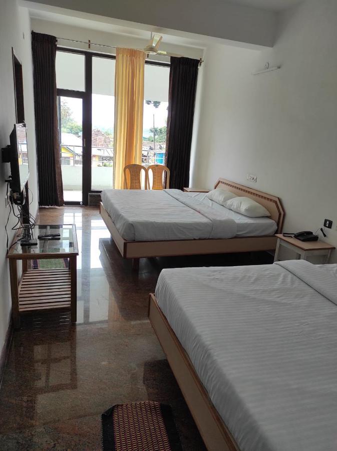 Sabari Residency Hotel Vālpārai Eksteriør billede