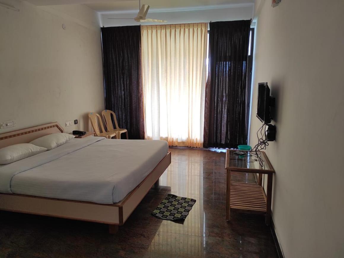 Sabari Residency Hotel Vālpārai Eksteriør billede